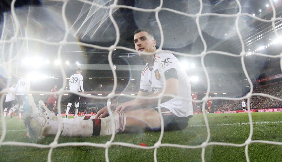 Dalot becoming Man United’s "weak spot"