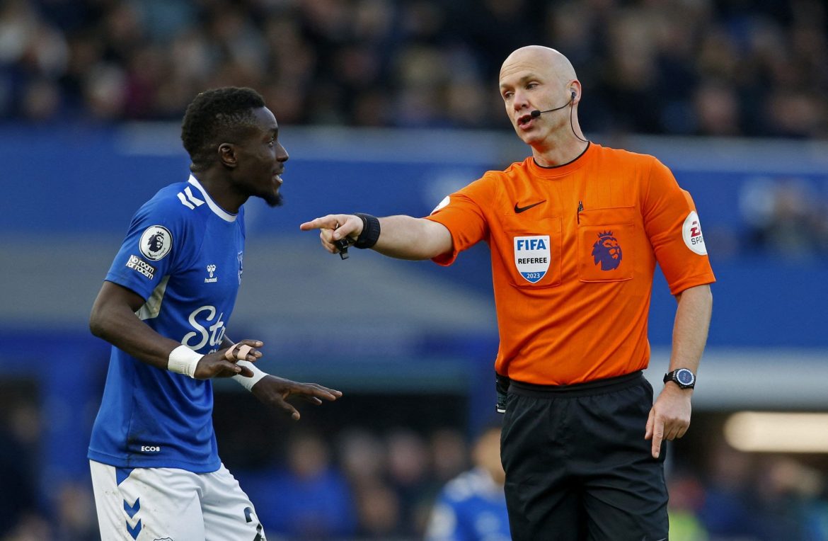 Everton: Idrissa Gueye mistake criticised